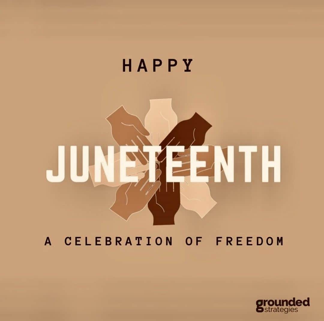 Camila Coelhoさんのインスタグラム写真 - (Camila CoelhoInstagram)「CELEBRATE, LIBERATE, EDUCATE! #juneteenth (Juneteenth is not a day that enslaved people were freed, or the day that slavery ended. Juneteenth commemorates African American Freedom)🖤」6月20日 9時57分 - camilacoelho