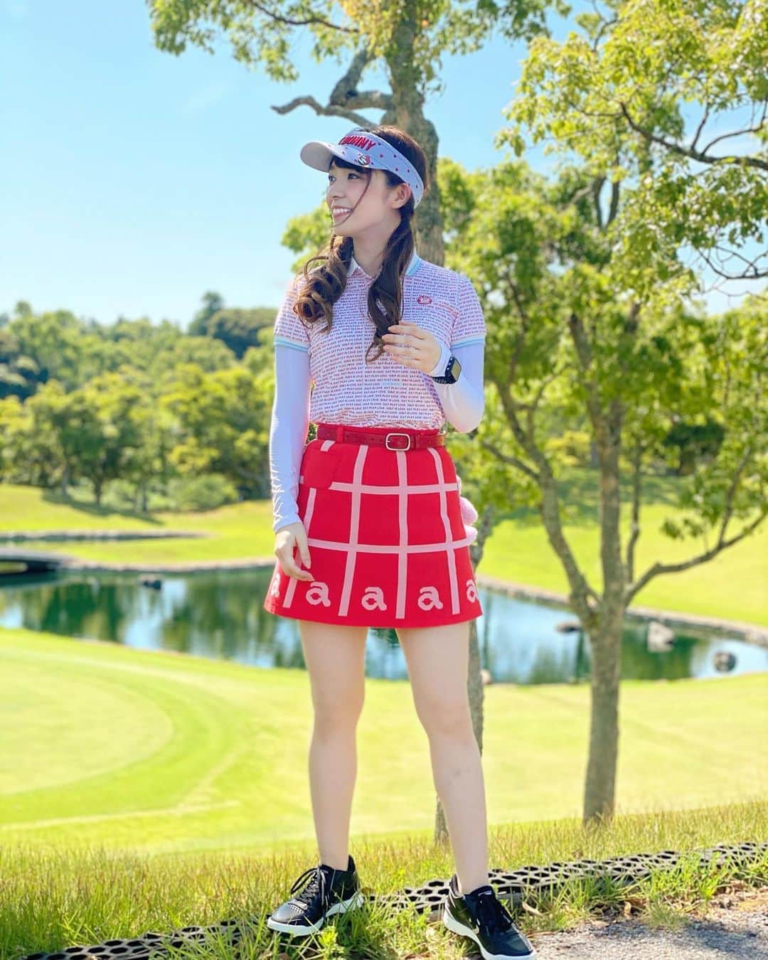 岩根沙恵子?さえみるさんのインスタグラム写真 - (岩根沙恵子?さえみるInstagram)「⛳️お気に入りのゴルフコーデ🏌️‍♀️💓 はあ〜距離計測器ほしいなあ🥺•••♡ あとゴルフ用のmy日傘🥺⛱ ゴルフ用品いろいろ欲しい😂 . 来週は２回ラウンドあるから、お尻鍛えてる場合じゃないなあ🤣💖 . この間ね、学んだんです！⚠️ ラウンド前日にトレーニングはだめw 筋肉痛はだめ😂w トップ祭りwボールに当たらなすぎて笑いました😂w ３日前までにしよう🥺 . #ゴルフラウンド #ゴルフウェアコーデ #ゴルフコーデ #ゴルフ女子  #パタ練 #ゴルフラウンド #ゴルフ初心者 #ゴルフ好き女子 #スポニチ女子 #ゴルフ好き #ヴィクトリアゴルフ #女子ゴルフ #スポニチ女子 #スポーツ女子 #筋肉痛好き #ゴルフ好きと繋がりたい #ゴルフコーディネート #春コーデ #キャスコ #kasco #キャスコ女子ゴルフ部 #パーリーゲイツ女子 #スポニチスクエア #ステイホーム週間 #スポーツ女子  #ゴルフバカ #instagolf #インスタゴルフ女子 #golstagram #ゴルジョモ #ゴルフファッション #房総カントリークラブ」6月20日 20時54分 - saemiltiii