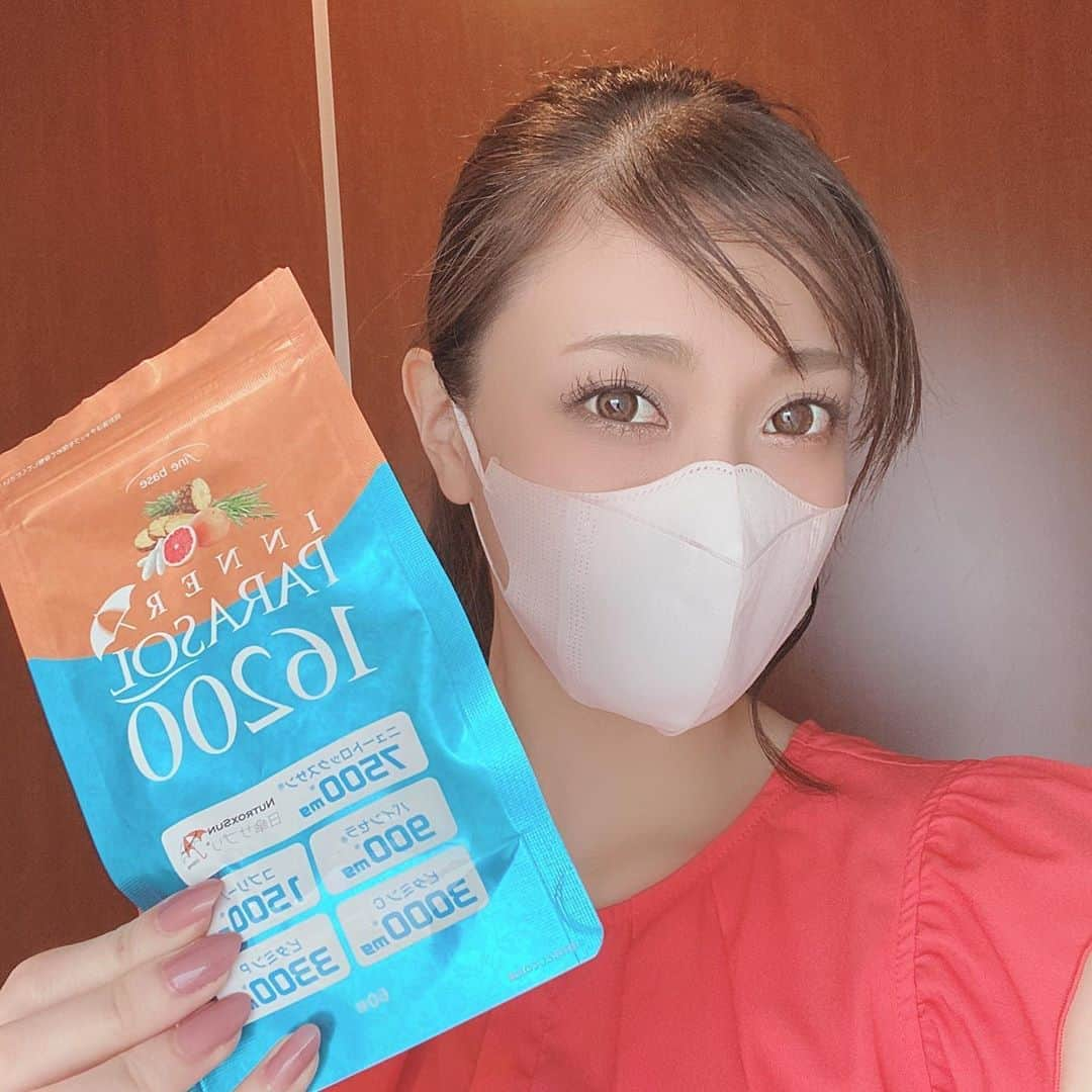 高橋麻美さんのインスタグラム写真 - (高橋麻美Instagram)「． ． 家から駅までの10分とか 昼休みにご飯買いに行くときとか ちょっとコンビニまでってときとか  まあいっかってつい日傘差さずに 日焼け止めも塗らずに出掛けちゃうけど  結構日差し強いよね😵  だから @innerparasol__official の飲む日焼け止め始めたよ^ ^ ． ． #インナーパラソル#飲む日焼け止め #ニュートロックスサン#250g#日焼け止め #美白#色白#pr#サプリ#supplement」6月20日 20時49分 - charmy421