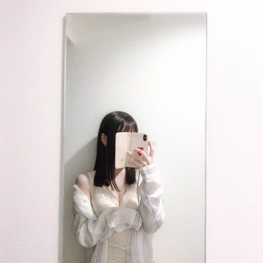 越智ゆらの（ゆらゆら）さんのインスタグラム写真 - (越智ゆらの（ゆらゆら）Instagram)「🕊 愛用しているlulukushelのキャミバージョンが出たので早速めちゃくちゃ使ってます〜  夏は薄着になるから キャミは楽ちんありがたいです。  @lulukushel #lulukushel #ルルクシェル #くつろぎ育乳キャミ #ナイトブラ #ナイトブラキャミ」6月20日 19時24分 - yula1018