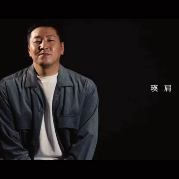 長田庄平のインスタグラム：「【香水】 cover瑛肩  フルバージョンはYouTubeチャンネルで！  https://youtu.be/lDur3mBHXSI  #香水 #瑛肩 #瑛人 #ドルチェアンドガッバーナ  #歌ってみた #チョコレートプラネット」