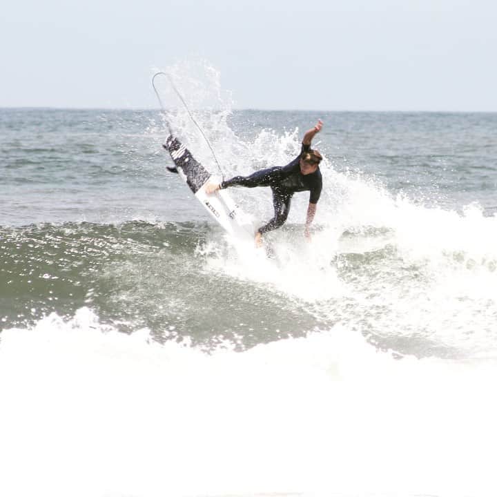 山中海輝のインスタグラム：「@yukibrand new 2mm wet suits  is working super good. 今日の4本。 #日本　🎥 @hajime__made」
