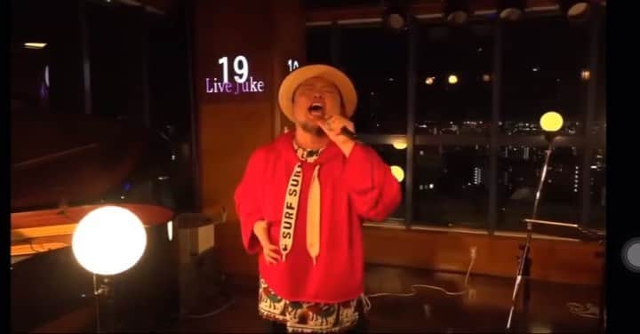 HIPPYのインスタグラム：「ピアノ× HIPPY × 広島の夜景﻿ ［ひぴ動］YouTube生配信 LIVE﻿ ﻿ 述べ3000人を超えるご視聴本当に嬉しいです﻿ ﻿ 気にかけてくれる人がいる﻿ 応援してくれる仲間がいる﻿ この投稿を見てくれているあなたがいる﻿ ﻿ 少しでも感じられるだけでめちゃ嬉しくて﻿ 原動力になり、さらなる曲が生まれる﻿ ﻿ また僕と遊んでやってください﻿ いい曲がどんどん産まれてきています ﻿ https://youtu.be/g1wC51mPs1E ※プロフィールのURLからどうぞ！」