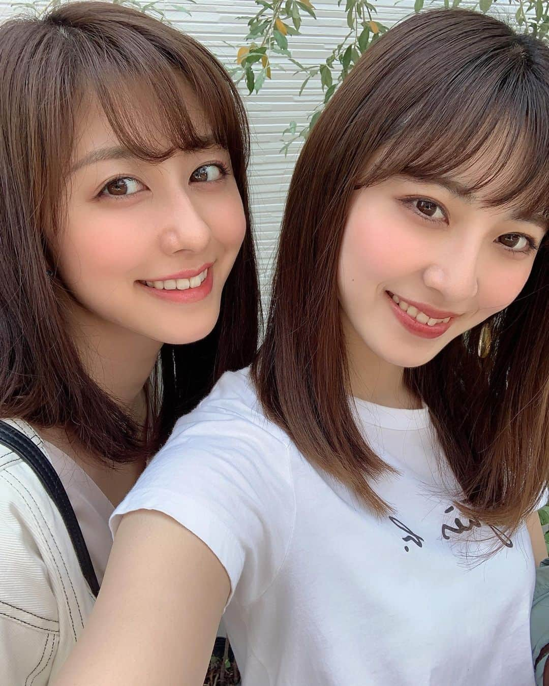 斎藤ちはるさんのインスタグラム写真 - (斎藤ちはるInstagram)「#sisters . 姉妹ショット、夏バージョンです🌈 . . この数ヶ月毎日一緒だったので… より仲良くなりました☺️ . #ちなみに #それ私のTシャツ #ちなみに #下は私のズボン #さらに靴も私の #いっつも #私の服を #勝手に着る #むかつく〜 #も〜 . . #斎藤ちはる#テレビ朝日アナウンサー#テレビ朝日#テレ朝#アナウンサー#姉妹#姉妹コーデ#妹#仲良し#仲良し姉妹#sis @mari_sakura_」6月20日 19時48分 - chiharu_saito_ex