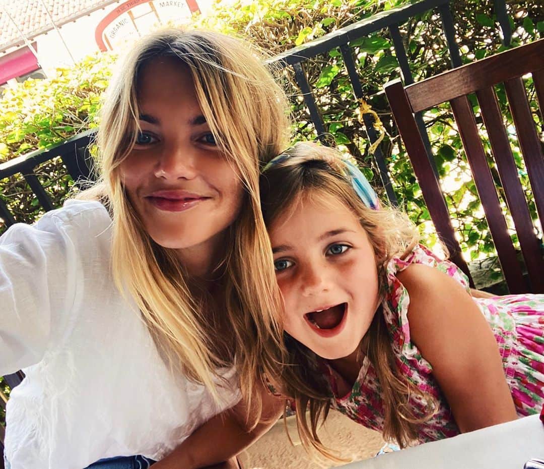 エリーズ・テイラーのインスタグラム：「Officially Floridians」