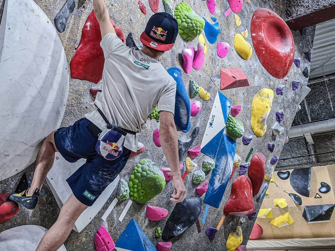 原田海さんのインスタグラム写真 - (原田海Instagram)「I have officially become a member of the @redbull family!!﻿ I got strong wings so I can climb (fly) higher🚀🧗‍♂️💪﻿ ﻿ レッドブルファミリーの一員になりました！﻿ 翼を授かったので、更なる高みを目指します！！﻿ ﻿ @redbull @redbulljapan #givesyouwings #redbull #レッドブル」6月20日 20時11分 - kai_hrd