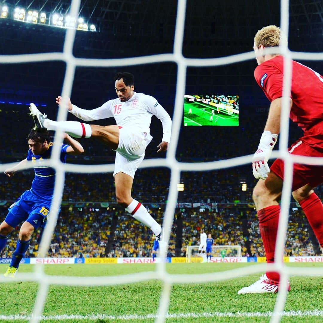 ジョリオン・レスコットさんのインスタグラム写真 - (ジョリオン・レスコットInstagram)「@England 1-0 Ukraine Euro 2012 Group D. • A goal from @waynerooney saw us top Group D and go into the quarter finals. #football #soccer #euro2012 #ukraine」6月20日 20時14分 - joleonlescott