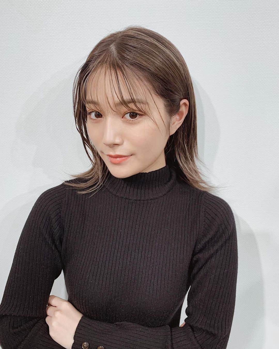 浪花ほのかのインスタグラム：「初めて髪の毛にハイライト入れた🥺 少し黒くしました✊🏻✊🏻」