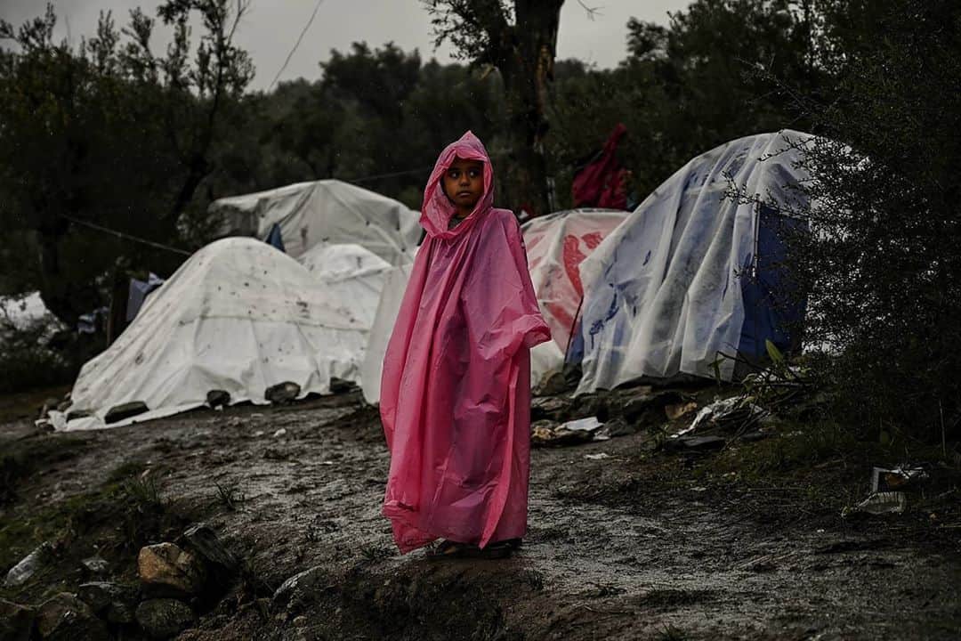 AFP通信さんのインスタグラム写真 - (AFP通信Instagram)「#AFPrepost 📷 @aris.messinis - World refugee day -⁣ #worldrefugeeday #refugees #world #humanity #humanrights #people #war #conflict #photojournalism #photography #arismessinis」6月20日 20時33分 - afpphoto