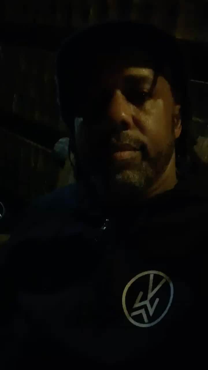 ヴィクター・ウッテンのインスタグラム：「Vixmerch.com opens at 12 am EST!! Be the first one to check out and pick up all of the new Victor Wooten gear!! www.vixmerch.com」