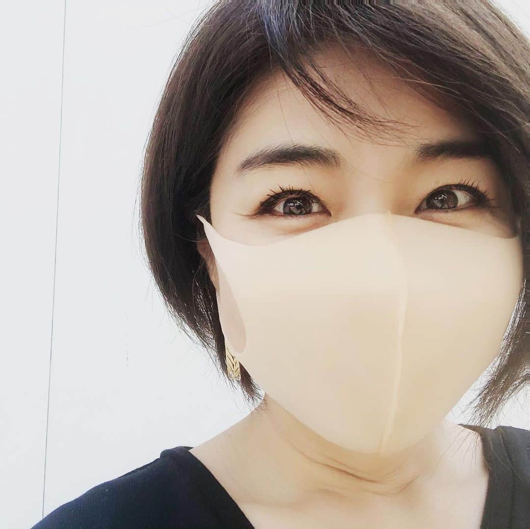 のインスタグラム：「こんにちは😃 福岡は、晴れ☀️ サタカンの土曜日です📻 今日は、kbcダイナミックホークス中継を挟んでお届けします⚾️ 13:00〜サタカンは、スタート🎤 リクエスト、メッセージもお待ちしていまーす😊 今日の試合も楽しみ✨ @kbc_satakan  #真璃子」