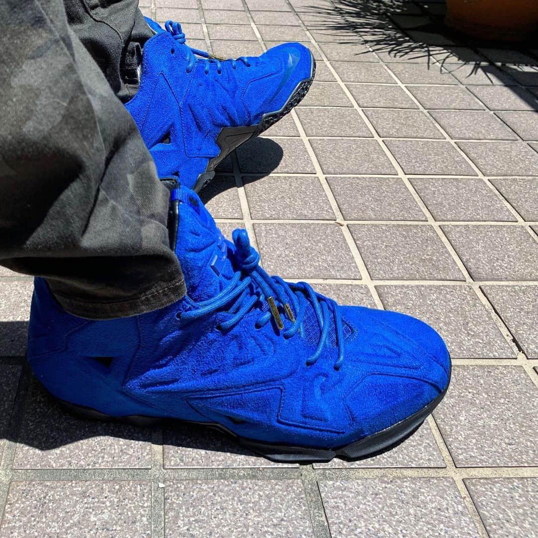 SneakerBox.jpのインスタグラム：「久々に履いた🙋‍♂️ LEBRON 11 EXT 656274-440 全面スウェードに単色。 間違いないと思います👌 #mitasneakers #ms_ddc_20200624n #ミタスニーカーズ  #lebron #lebronjames  #lebron11」
