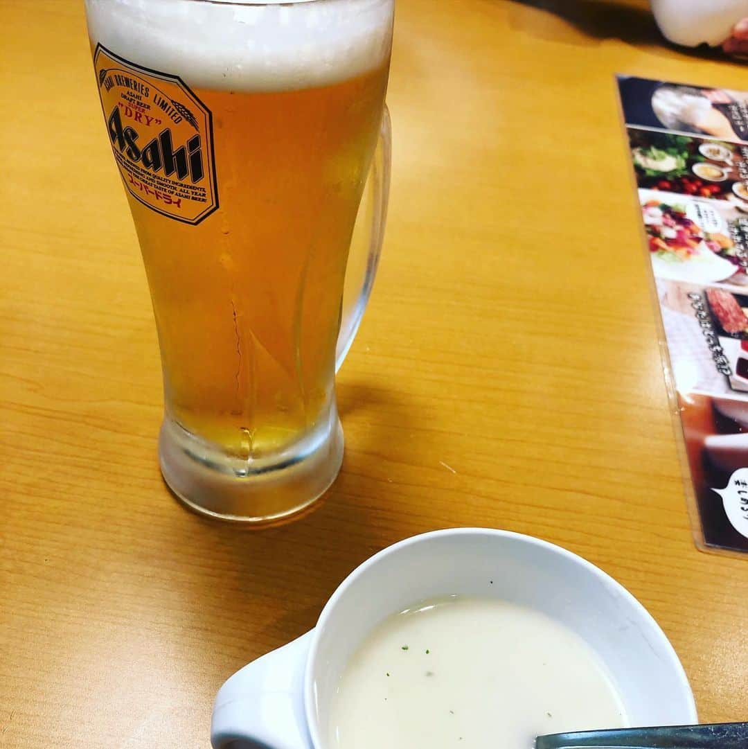 オカノアキラのインスタグラム：「すみません。 #昼ビール#久々外食 #自粛緩和 #最高#娘とデート❤️」
