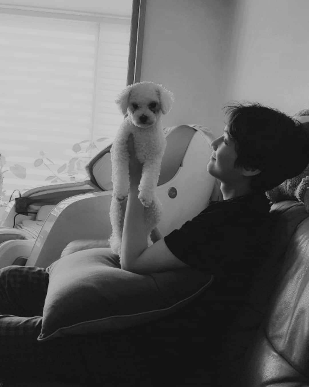 ソン・スンヒョンのインスタグラム：「사랑하는 동생 그리고 천국이  천국이 계정 만들어주고 싶다😏  あいたいです。」