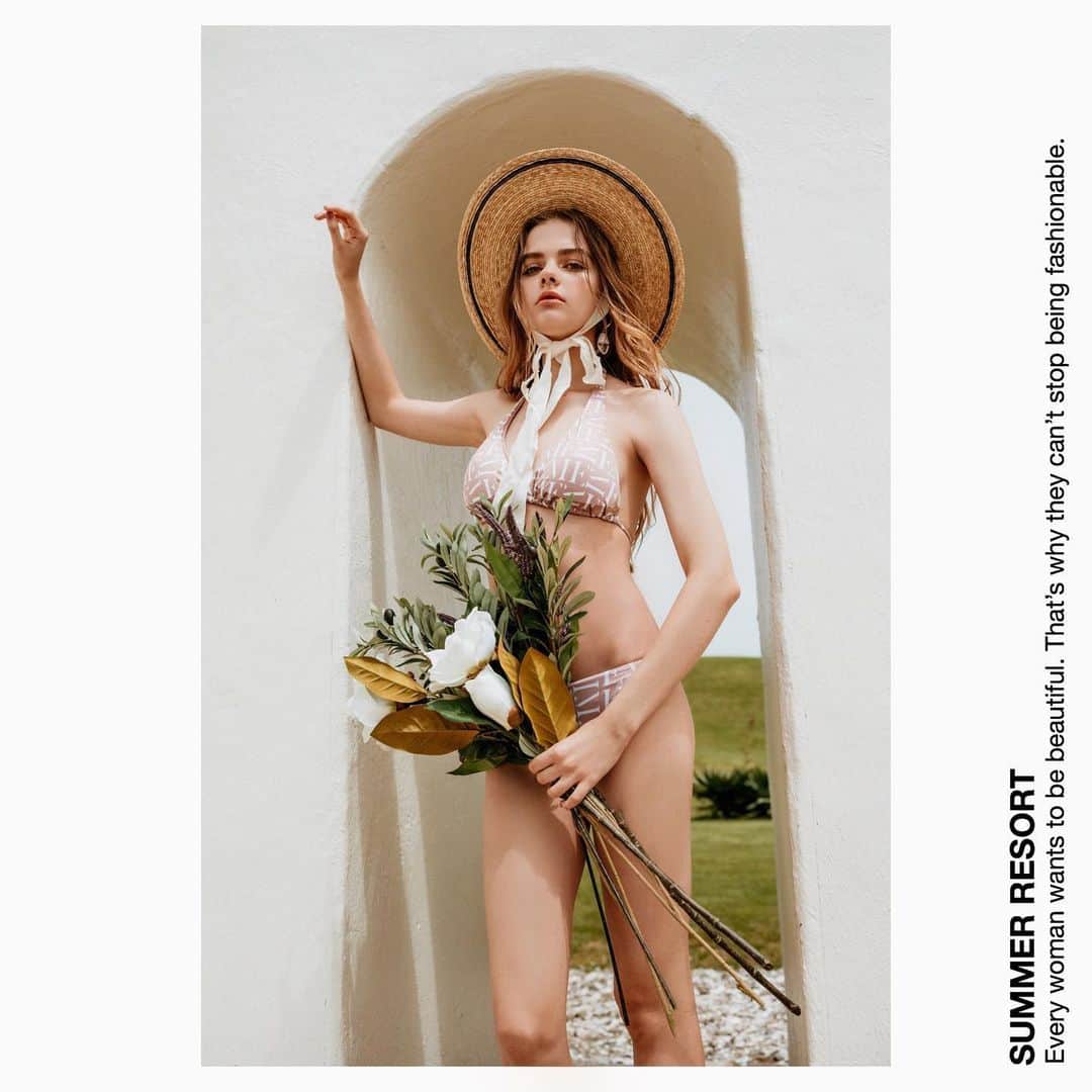 のインスタグラム：「.﻿ 【coming soon】﻿ ﻿ ✔︎2020ss swimwear 上下セット﻿ ﻿ 待望のswimwear 新シリーズ🌴﻿ 今季大人気だった"あの柄"が﻿ 上下セットになって登場。﻿ ﻿ #eimyistoire #eimy_ootd #eimy #spring #2020ss #fashion #coordinate #outfit #swimwear #エイミー #エイミーイストワール #水着 #スイムウェア」