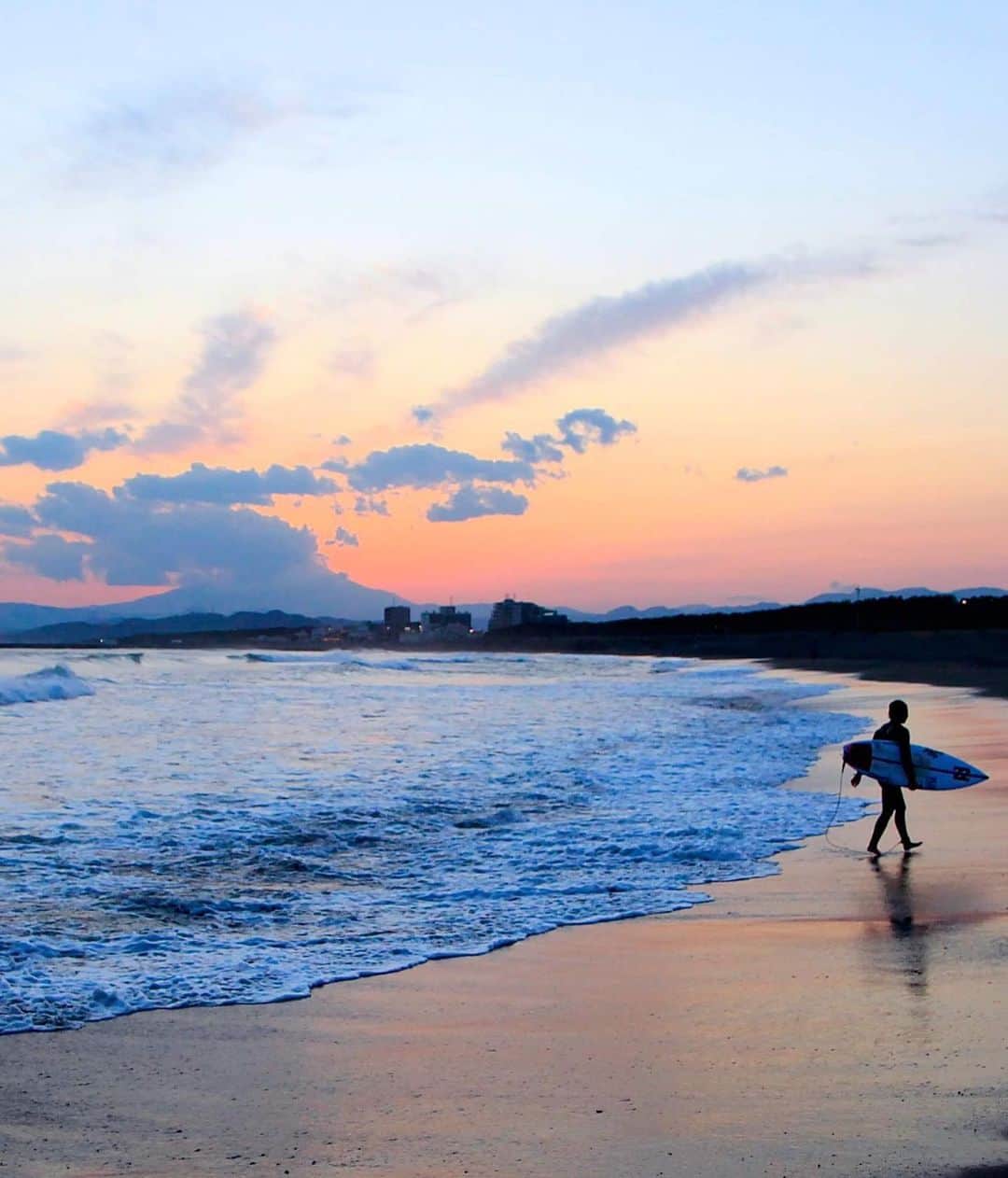 松田詩野さんのインスタグラム写真 - (松田詩野Instagram)「Happy #internationalsurfingday 🪐💖 ﻿ A lot of good memory's at ocean!﻿ thankful✨🌊﻿ 海での最高な瞬間たくさん💜🌊﻿ ﻿ @surfrider  #billabongwomensjp」6月20日 12時51分 - shinomatsuda