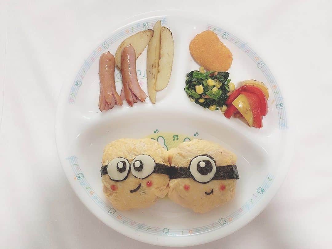 武井紗良さんのインスタグラム写真 - (武井紗良Instagram)「少しテンションが上がるお昼ご飯を作ってみました♡ ワンプレートに盛り付けたらお子様ランチみたいでワクワクしますね(*ơᴗơ) ミニオンはオムライスなんだ〜🌟」6月20日 13時02分 - sweets_sweetss