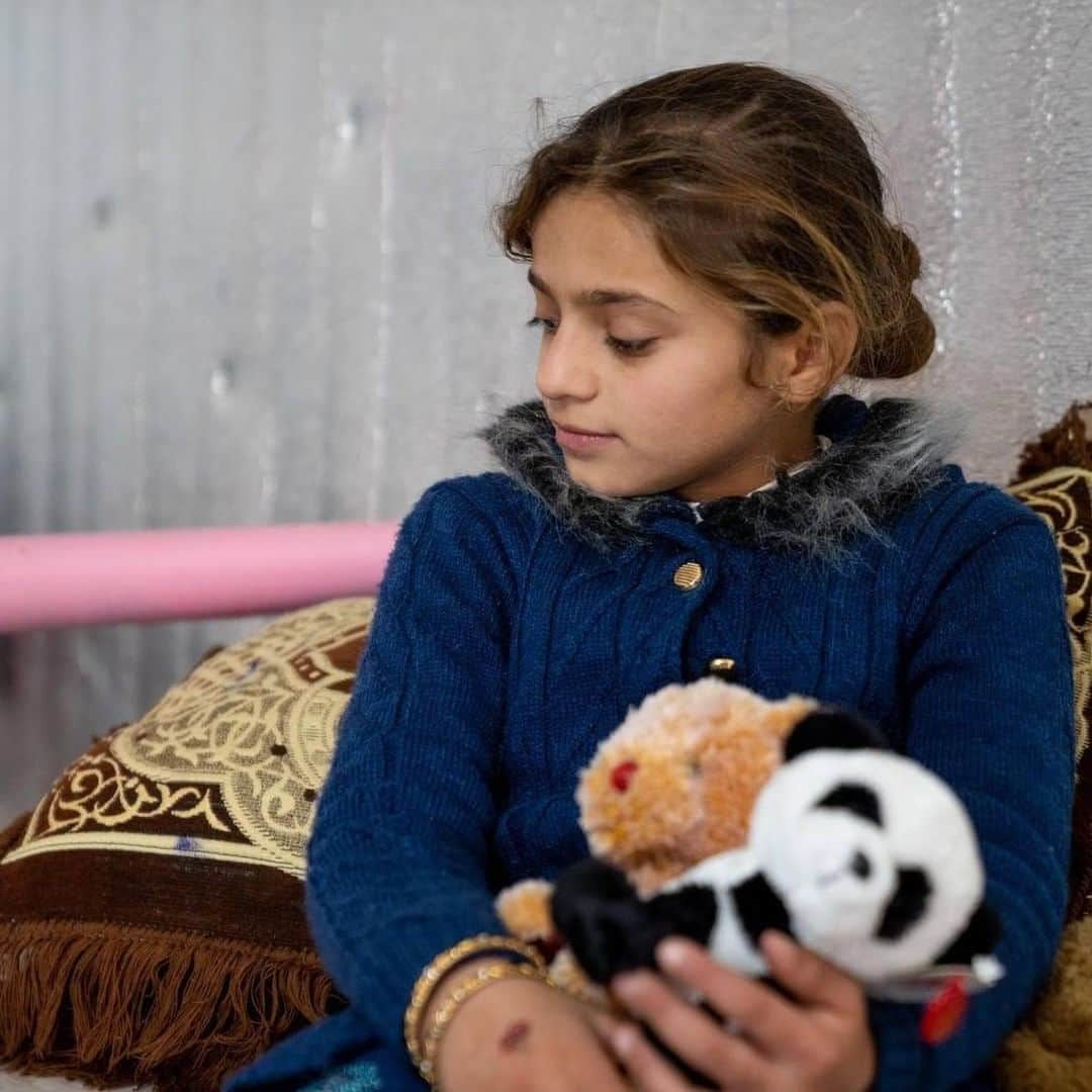 unicefさんのインスタグラム写真 - (unicefInstagram)「For a little girl whose life was defined by war, the smallest things can make a difference. Safa lost her leg when a shell landed beside her in her home in Syria, and spent the next four years going from place to place with her family, seeking respite from the violence that surrounded them.⠀ ⠀ In one such refuge, a UNICEF-supported refugee camp in Jordan, she voiced three wishes to Abedelmajeed, a @unicef_jordan colleague: to have a prosthetic leg that fit, to have her own bed, and to find a home in Canada.⠀ ⠀ The volunteers in the camp sprang into action - they began referrals for a new leg, and those in the workshop built a bed, painted pink just for Safa 💕. Not long after, she got her third wish - now she lives in Canada, with her family. ⠀ ⠀ It was never easy for Safa, but with the support of her family, friends, and UNICEF, she’s on the road to a full, happy life. Today, her wish is “for the #COVID19 crisis to pass, and to have a chance to go back to school.” #RefugeeDay⠀ ⠀ © UNICEF/Herwig」6月20日 13時05分 - unicef