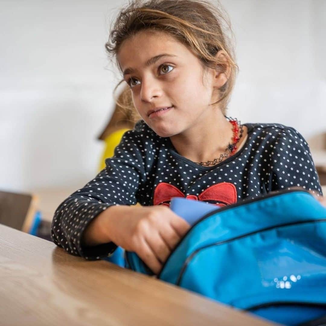 unicefさんのインスタグラム写真 - (unicefInstagram)「For a little girl whose life was defined by war, the smallest things can make a difference. Safa lost her leg when a shell landed beside her in her home in Syria, and spent the next four years going from place to place with her family, seeking respite from the violence that surrounded them.⠀ ⠀ In one such refuge, a UNICEF-supported refugee camp in Jordan, she voiced three wishes to Abedelmajeed, a @unicef_jordan colleague: to have a prosthetic leg that fit, to have her own bed, and to find a home in Canada.⠀ ⠀ The volunteers in the camp sprang into action - they began referrals for a new leg, and those in the workshop built a bed, painted pink just for Safa 💕. Not long after, she got her third wish - now she lives in Canada, with her family. ⠀ ⠀ It was never easy for Safa, but with the support of her family, friends, and UNICEF, she’s on the road to a full, happy life. Today, her wish is “for the #COVID19 crisis to pass, and to have a chance to go back to school.” #RefugeeDay⠀ ⠀ © UNICEF/Herwig」6月20日 13時05分 - unicef