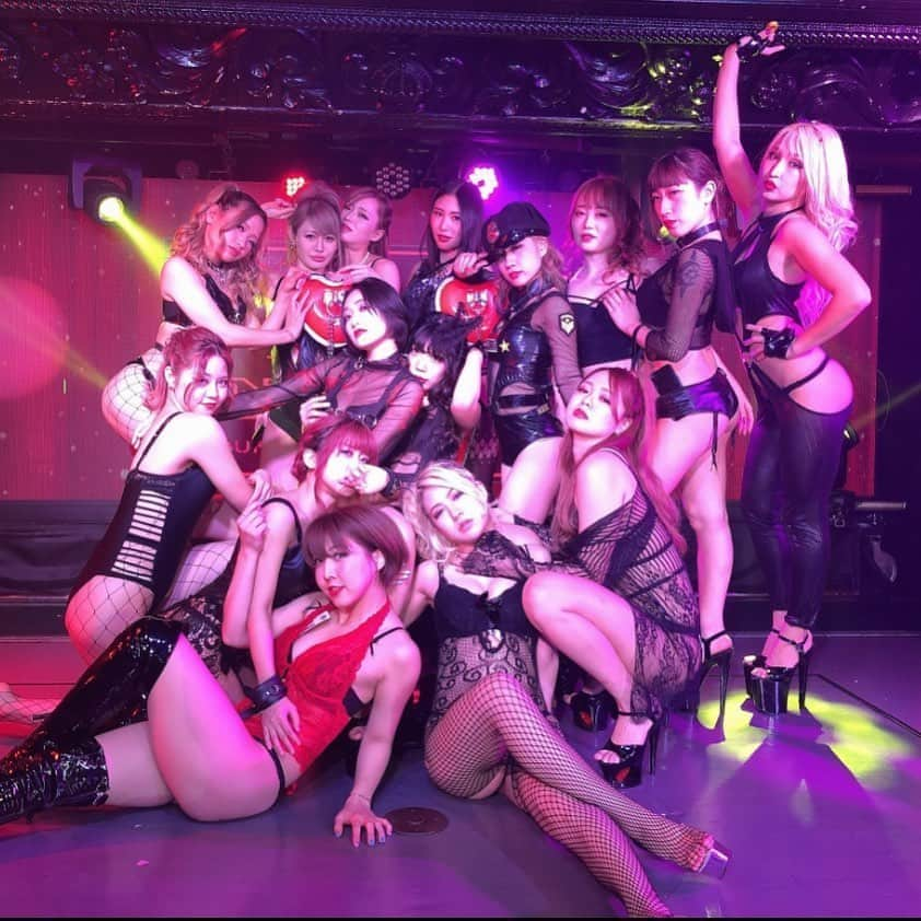 えむさんのインスタグラム写真 - (えむInstagram)「あと１０日でみんなに会える🥰❤️ 楽しみと緊張🤤 、  #burlesqueannexyavay #バーレスク東京 #バーレスクヤバイ  #長身女子 #高身長女子 　#キックボクシング #ドm #縛り #sibari #黒髪ミディアム」6月20日 13時29分 - megess__