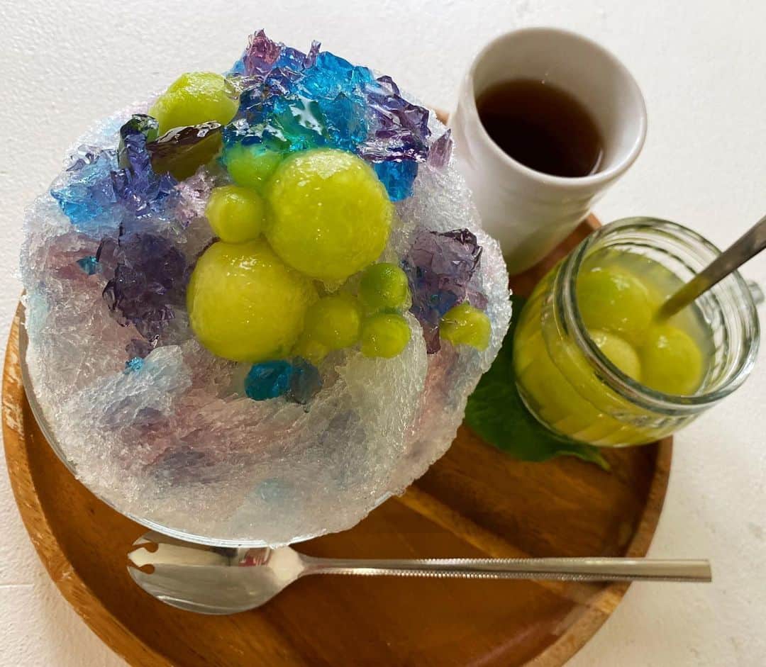 cafezakkagallery-flagさんのインスタグラム写真 - (cafezakkagallery-flagInstagram)「▪︎紫陽花のかき氷▪︎ 季節のかき氷6月は紫陽花をイメージした メロンとゼリーのかき氷です。 7/4(土)までとなります。 ぜひぜひ、冷んやり楽しんでくださいませ♬  #cafeFLAG #cafezakjagalkeryflag #cafeFLAGのかき氷 #紫陽花 #メロン #ひやっこい #大阪カフェ巡り #大阪カフェ」6月20日 13時35分 - flagcafe