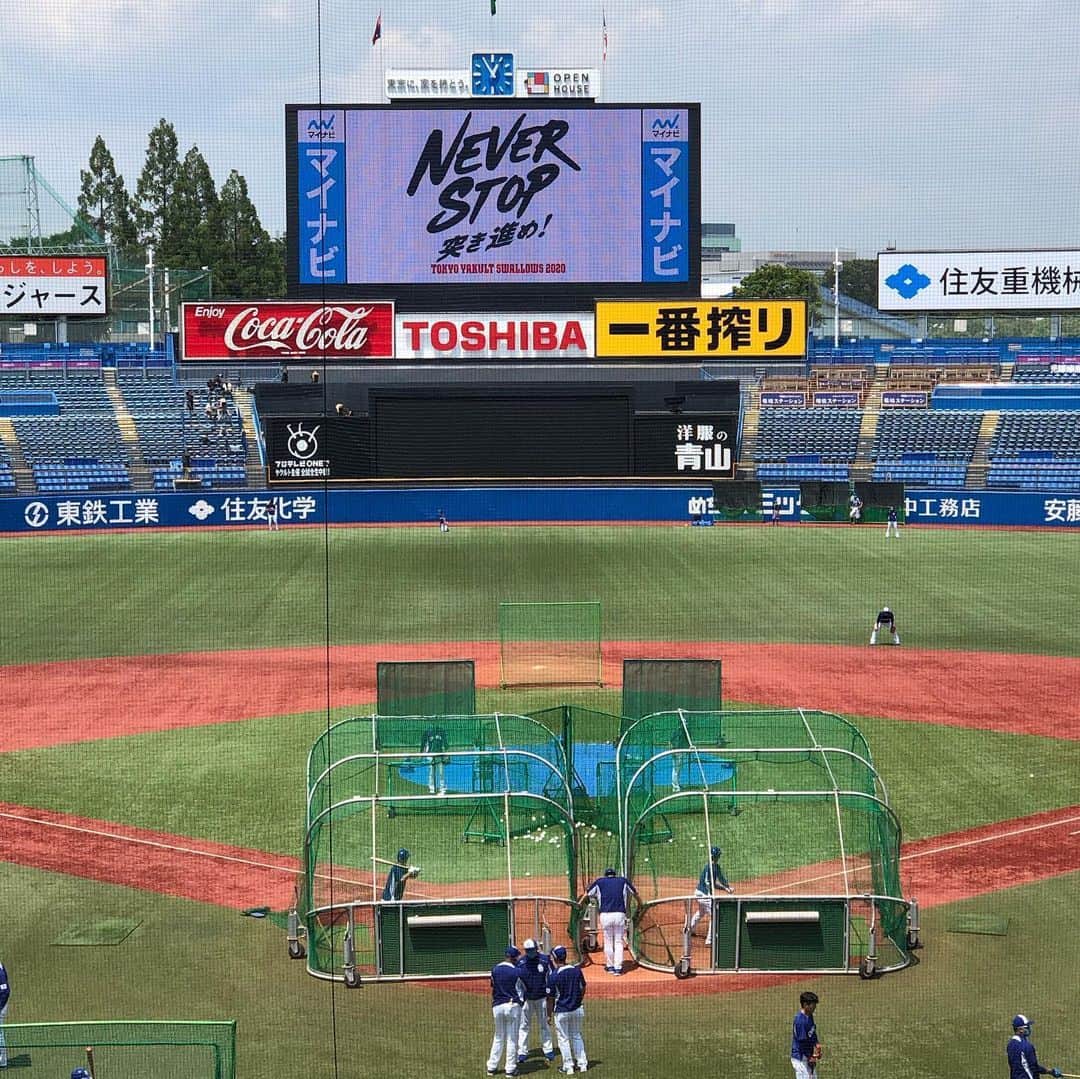 和田 一浩のインスタグラム：「プロ野球が開幕しました。今日はヤクルトvs中日ドラゴンズ戦。NHK総合で伊藤アナウンサーと中継します。 #NHK総合　#プロ野球　#ヤクルトスワローズ　#中日ドラゴンズ　#和田一浩」