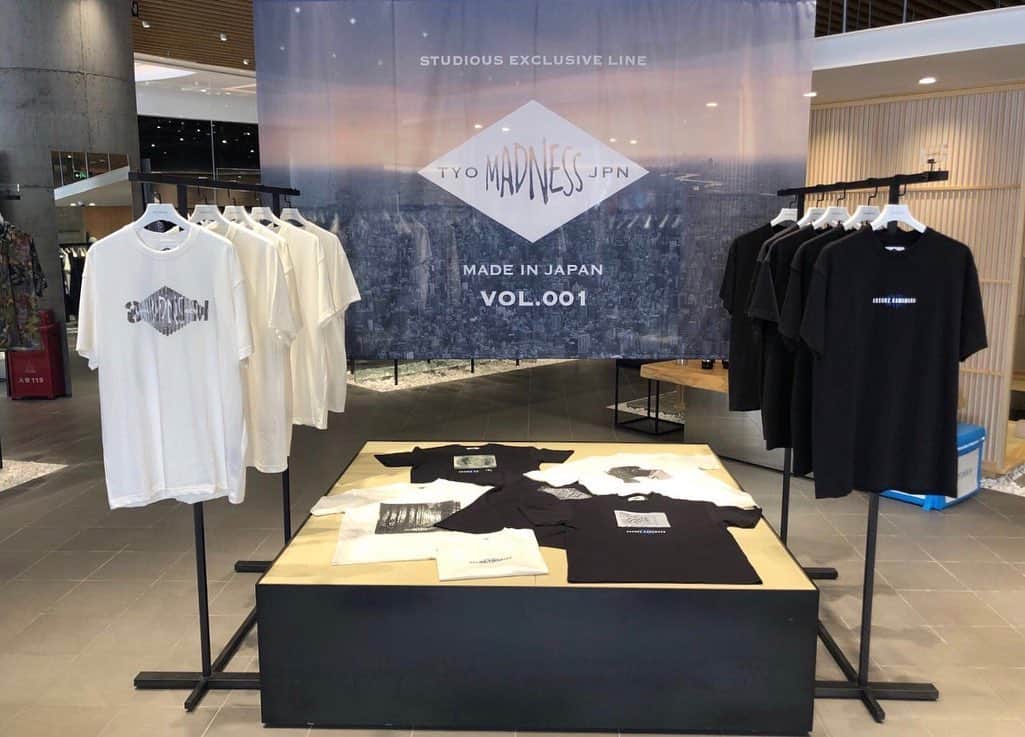 谷正人のインスタグラム：「MADNESS TOKYO が﻿ 本日、STUDIOUS TOKYO深圳店にて、﻿ スタートいたします。﻿ 今回第一弾は河村浩輔さん @kosukekawamura との﻿ コラボTEEです。﻿ ﻿ #STUDIOUS #ステュディオス ﻿ #studioustokyo﻿ #深圳﻿ #tokyobrand #tokyofashion ﻿ #madness #kosukekawamura﻿ #shawnyue」