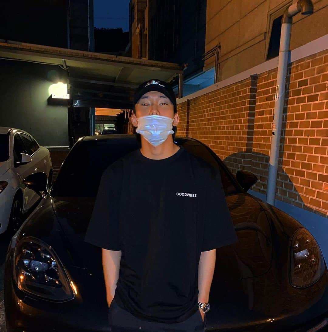 テハ のインスタグラム：「행님 축하드려요 ! 티샤쓰 정말 예뻐요오 ! #goodvibes」