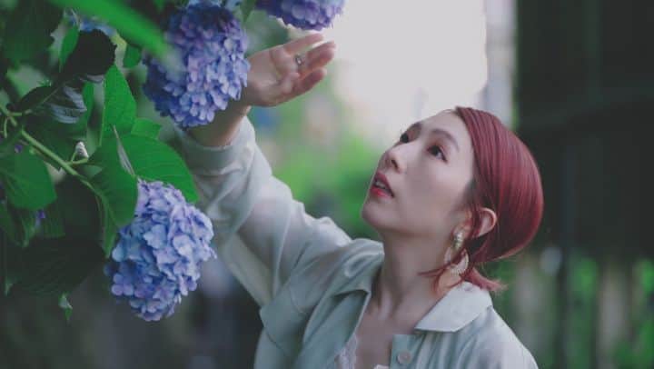 貴愛kwiae Officialのインスタグラム：「#紫陽花 季節の花を愛でる * * * * * #flower #june  #あじさい #azisai #6月 #飛鳥山公園  #수국 #꽃스타그램 #꽃 #수국꽃다발#flowerstagram 📷 @joylous_tokyo」