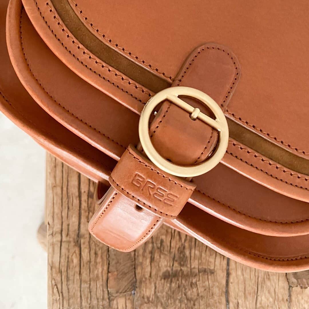 ブリーのインスタグラム：「The beautiful AVA is also inspired on the occasion of our 50th birthday by a drawing from the archives, modernized and realized with vegetable tanned leather in Italy. With handcrafted, sweeping details, a suede lining, the elaborate quilting on the front and the brass buckle, the AVA is a real piece of jewellery of highest quality - therefore it is limited to 40 pieces, an embossed number on the inside tells you which piece you are holding in your hands. An absolute collector´s item! . . . #breesince1970 #50yearsofbree #anniversary #madetomakeadifference #breevolution #handbags #leatherbags #purequality #purefashion #sustainablefashion」