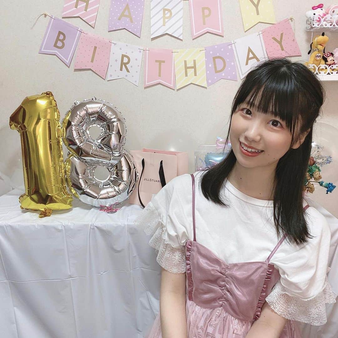 小川紗奈さんのインスタグラム写真 - (小川紗奈Instagram)「18歳になりました..!!﻿ ﻿ たくさんのお祝いありがとうございます！﻿ ﻿ この時間14時53分は私が生まれた時間なのでそれに合わせて投稿してみました︎︎☺︎﻿ ﻿ 素敵な18歳になれるよう頑張ります！﻿ ﻿ 18歳の小川紗奈もよろしくお願いします💭﻿ ﻿ ﻿ ﻿ #誕生日 #birthday #ありがとうございます #幸せです﻿ #お母さん #産んでくれてありがとう」6月20日 14時53分 - sana_hkt48