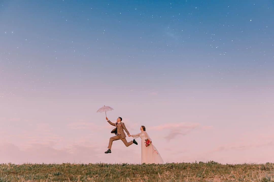 のインスタグラム：「• 돌아오는 가을겨울에도 멋진 노을을 만날 수 있기를🙏🏻 ⠀ #에테르의바다 with #설레다메이크업 @seolleda ⠀ ⠀」