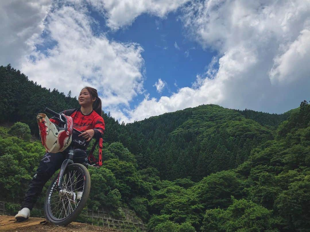 丹野夏波さんのインスタグラム写真 - (丹野夏波Instagram)「Feels so fresh to ride on the track after few months of training at home!🙌🏻 . .  今まで通りコースで練習できるようになってきて嬉しい！久しぶりにコースで乗るとやっぱりBMXは楽しいって毎回思います😋 . #irctire #wiawis #kabuto #oakley #maviccycling #aminovital #kmcchain #faith #bmxshopcave #agressivedesign #wakos #hakuhogirlsschool」6月20日 15時02分 - kanamitanno