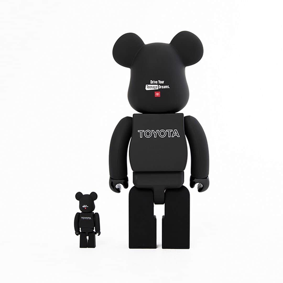 HYPEBEASTさんのインスタグラム写真 - (HYPEBEASTInstagram)「#hypeAF: @toyota and @medicom_toy have unveiled a collaborative BE@RBRICK that arrives with modern minimalistic branding. Nicknamed “TOY-OTA,” the project is targeted towards a younger demographic and comes stamped with a “DRIVE YOUR TEENAGE DREAMS” message. It’s set to release at select international retailers on June 27 in a bundled 100% + 400% set for approximately $130 USD. The collaboration will also see the release of other products, including skate board decks, slides, clothing and other accessories, all with similar branding and messaging to the BE@RBRICK.⁠⠀ Photo: Medicom Toy」6月20日 15時31分 - hypebeast