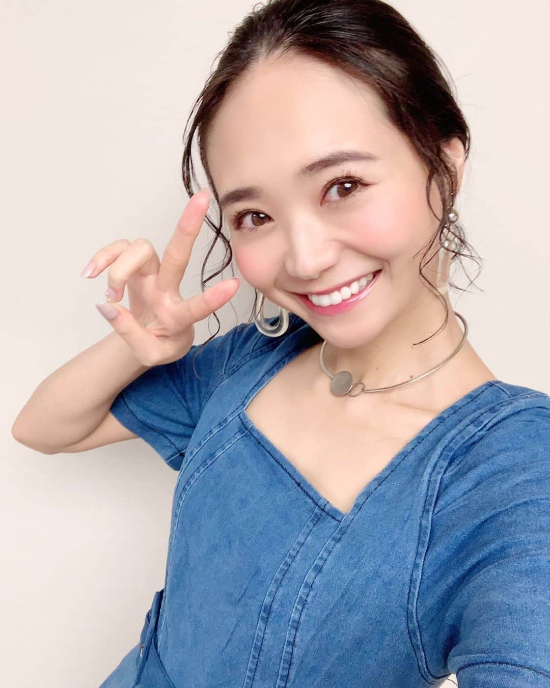 緑川静香さんのインスタグラム写真 - (緑川静香Instagram)「【お知らせ】﻿ ﻿ 6月24日(水)23:59〜﻿ 『それって⁉︎実際どうなの課』﻿ ﻿ 出演させて頂きます🥰﻿ ﻿ 今回は3時のヒロインさんの不用品を売ってきました❤️﻿ THE W優勝芸人さんの不用品とは…！？﻿ 果たしていくらになるのか！？﻿ ﻿ そしてなんとその日はたまたま緑川さん誕生日です。笑﻿ プレゼントはぜひ番組を観てください✨﻿ それが一番嬉しいです😊笑﻿ ﻿ 23日(といってもたぶん日またぎます)の仕事終わり次第インスタライブもやります。ぜひお祝いしてください。笑﻿ ﻿ #それって実際どうなの課 #フリマアプリ #3時のヒロイン さん #おほほほほほほ #誕生日に放送があるなんて幸せですね #絶対観てねーーー❤️ #よく、◯◯(県名)なので観れません的なコメントありますが全国放送なので #沖縄だけ遅れて放送 #よろしくです」6月20日 15時26分 - midorikawa_shizuka