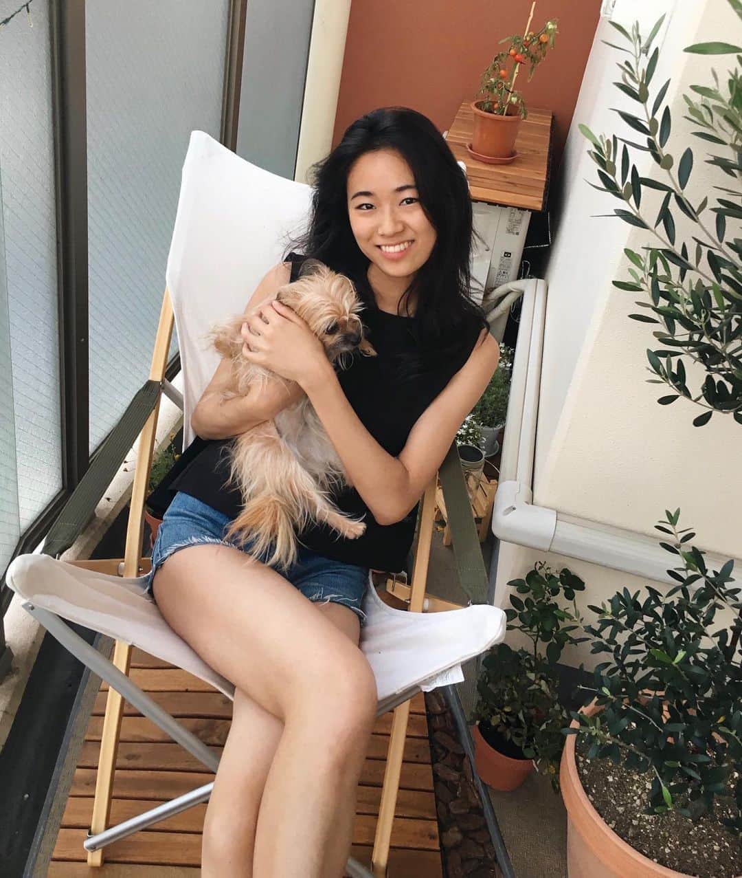 のインスタグラム：「Coco and I welcome you to our secret garden 🤭 • • • • • #DIY #balconygarden #balconymakeover #chorkie #diyinspiration #chorkiesofinstagram」