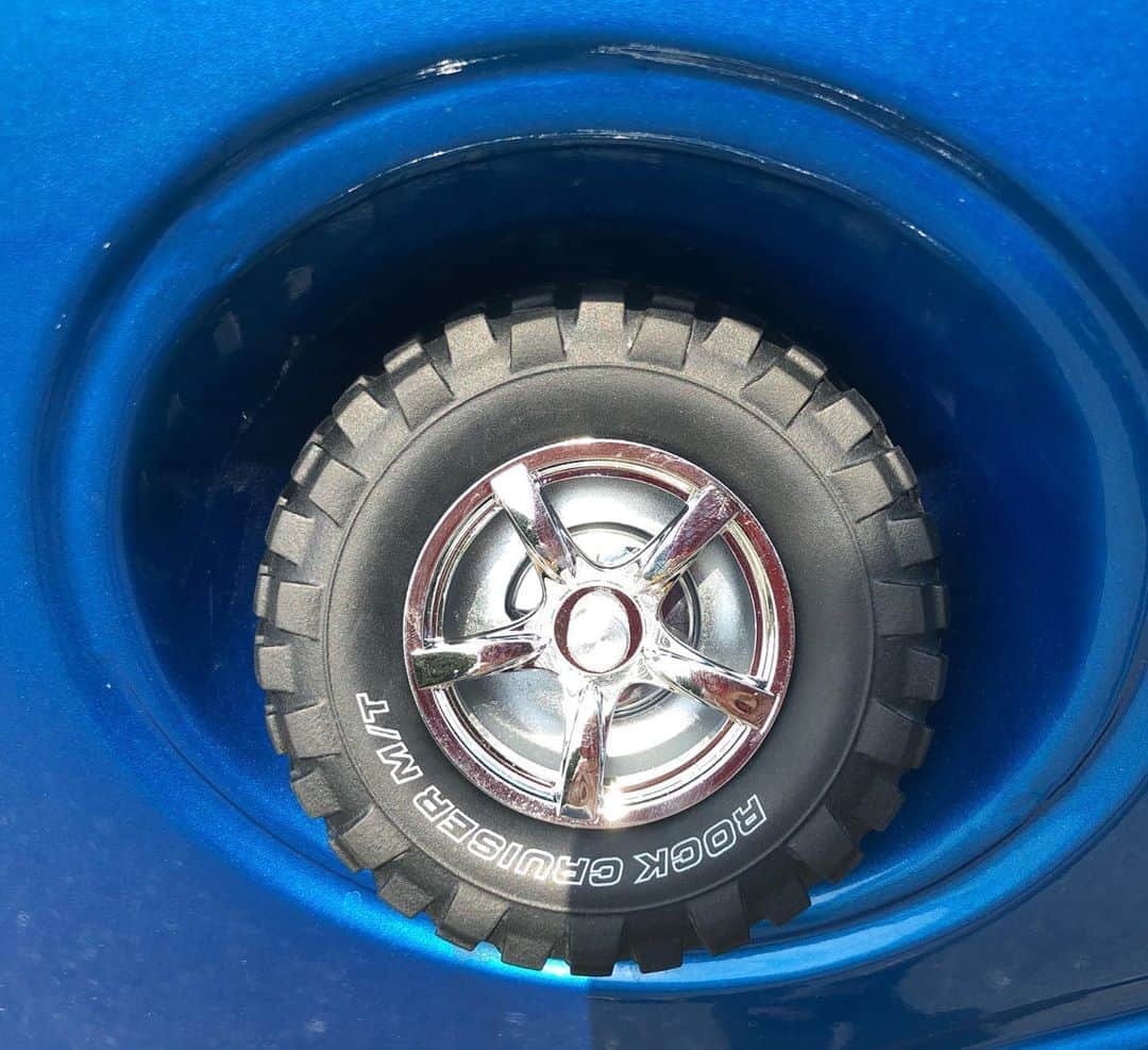 のインスタグラム：「給油キャップを落としてしまったので新しく取り寄せ。さぁ、頑張ろ。 #ジムニー #カスタム　 #カスタムジムニー #ジムニーランド #バータービレッジ #九州  #ドライブ #バータービレッジ #山本カヨ」