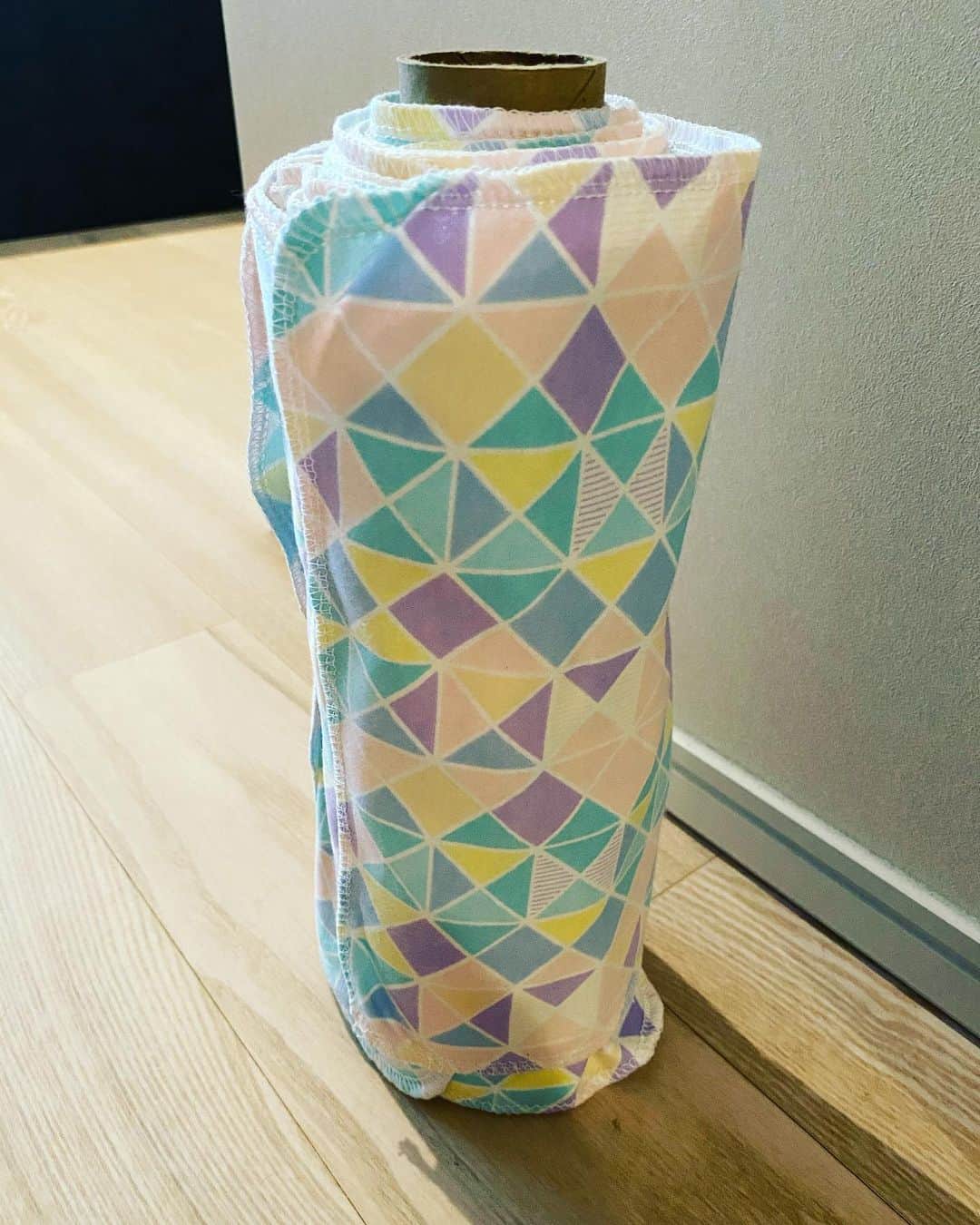 橋本麗香のインスタグラム：「Unpaper towel ． ペーパータオルよく使ってました。が。 洗って使える アンペーパータオルがとても便利🌏🙏🏻 ． 消費、浪費、改善出来て気持ちもスッキリ✨」