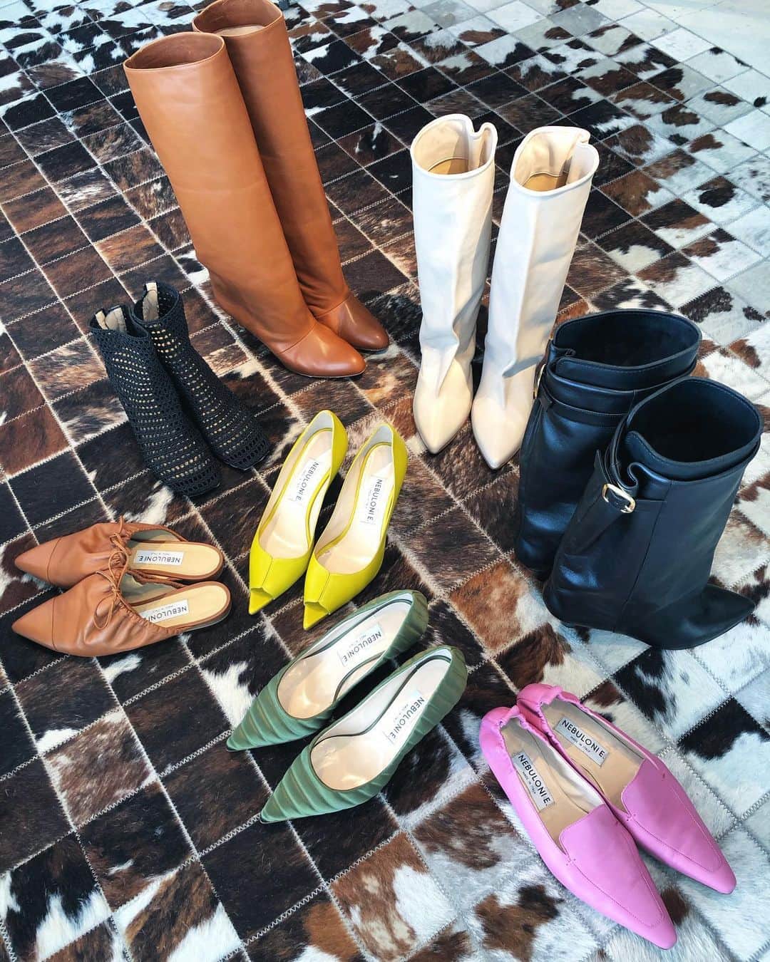 のインスタグラム：「Pre fall.﻿ #shoes #shoestagram #boots #heals #flatshoes #prefall﻿ ・﻿ ・﻿ ・﻿ ﻿ 靴って素敵!!﻿ ﻿ ﾌﾞ-ﾂもﾋﾟﾝｸも♥︎ ♥︎ ♥︎ ﻿ ﻿ ・﻿ ・﻿ ・﻿ #stunninglure ﻿ #nebulonie﻿ #exhibition﻿」