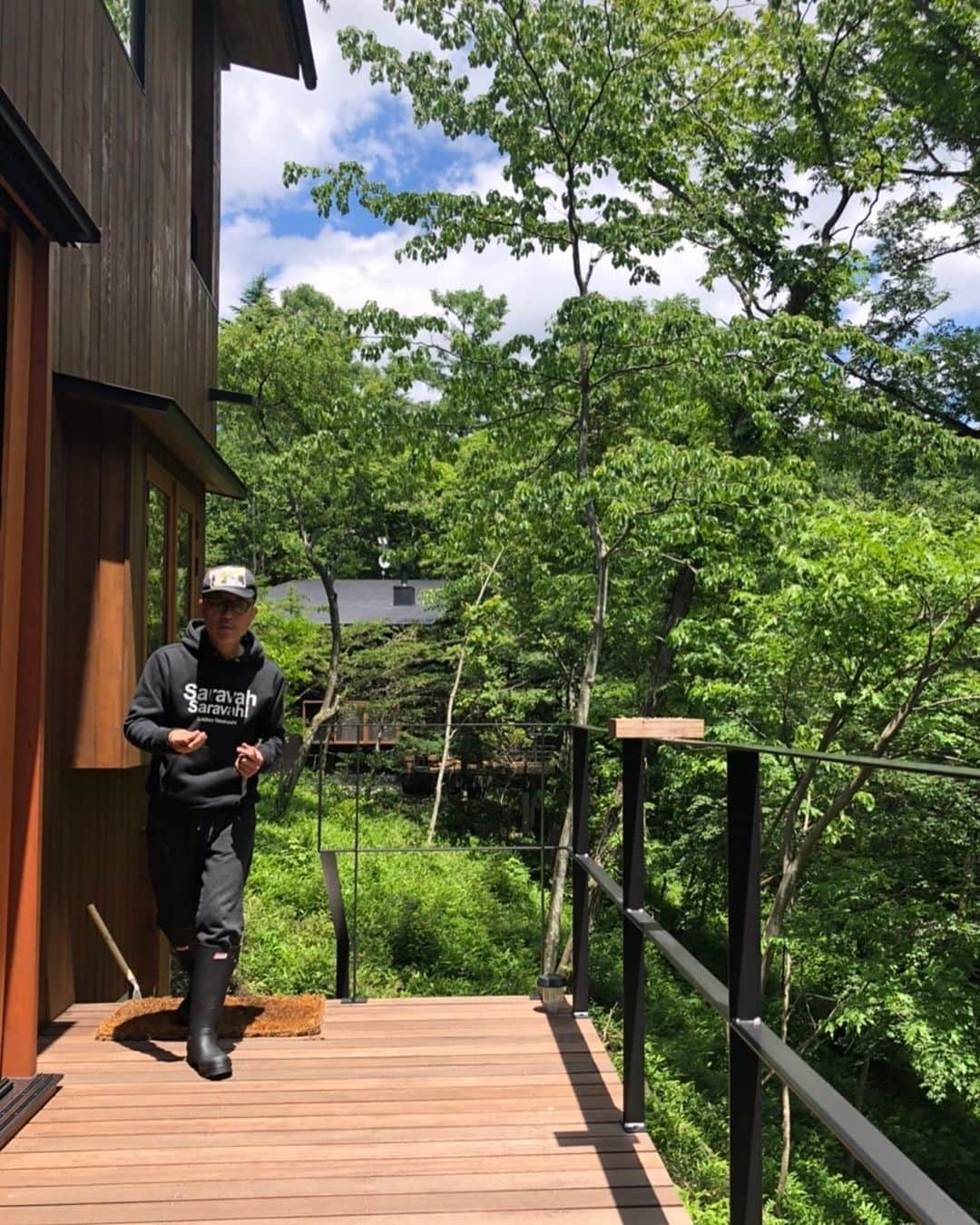 高橋幸宏さんのインスタグラム写真 - (高橋幸宏Instagram)「K町に今回のプロジェクトのTシャツ送ってくれたので、着てみた。 後は野良仕事(実は庭周りね)中。笑😅 僕のリハビリ、、、w 3枚目、表情子供だね,,, #nousecringoverspiltmilk  #rihabilitation  #yukihirotakahashi  #beallright」6月20日 16時28分 - room66_yukihiro