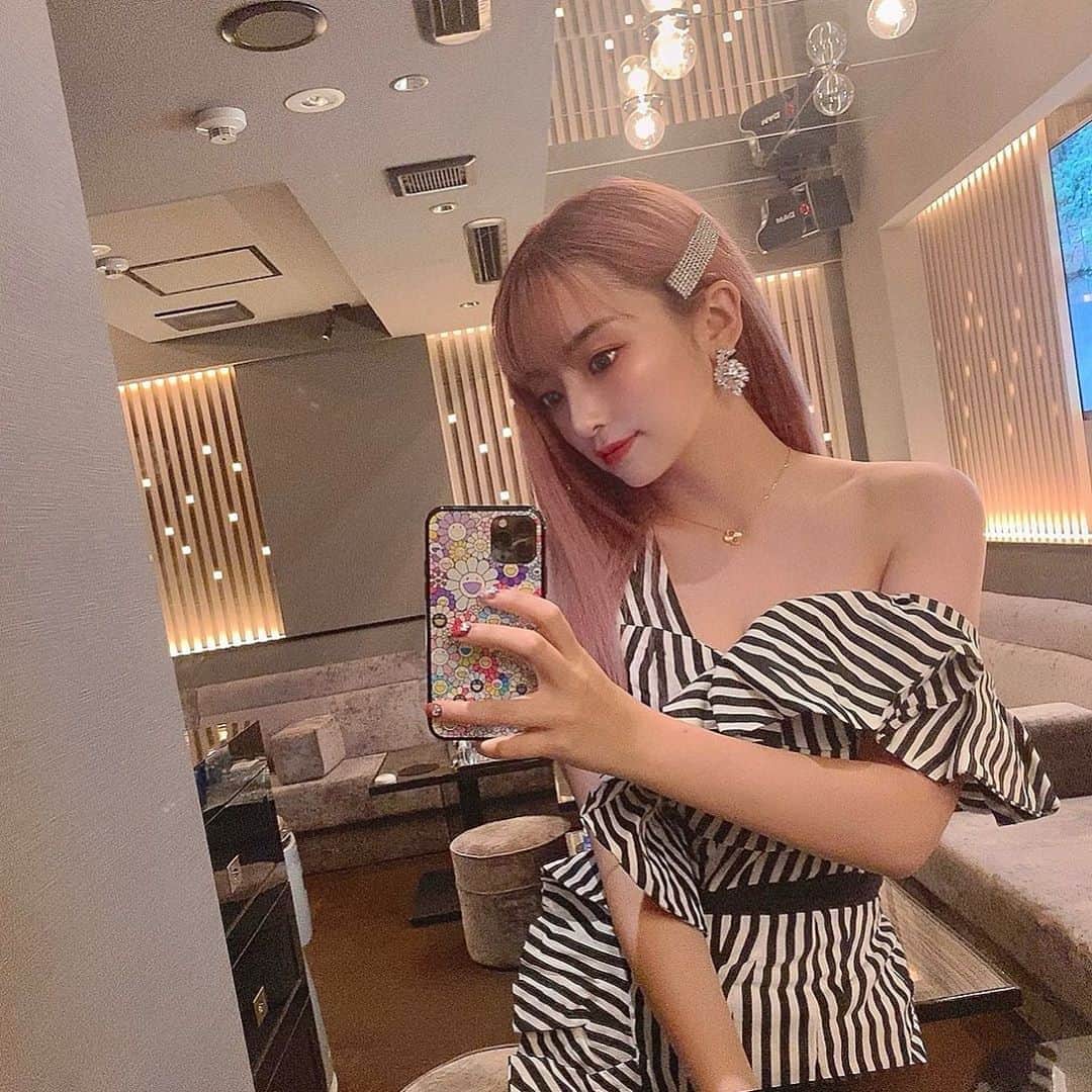 ERENAのインスタグラム：「🙃🖤」