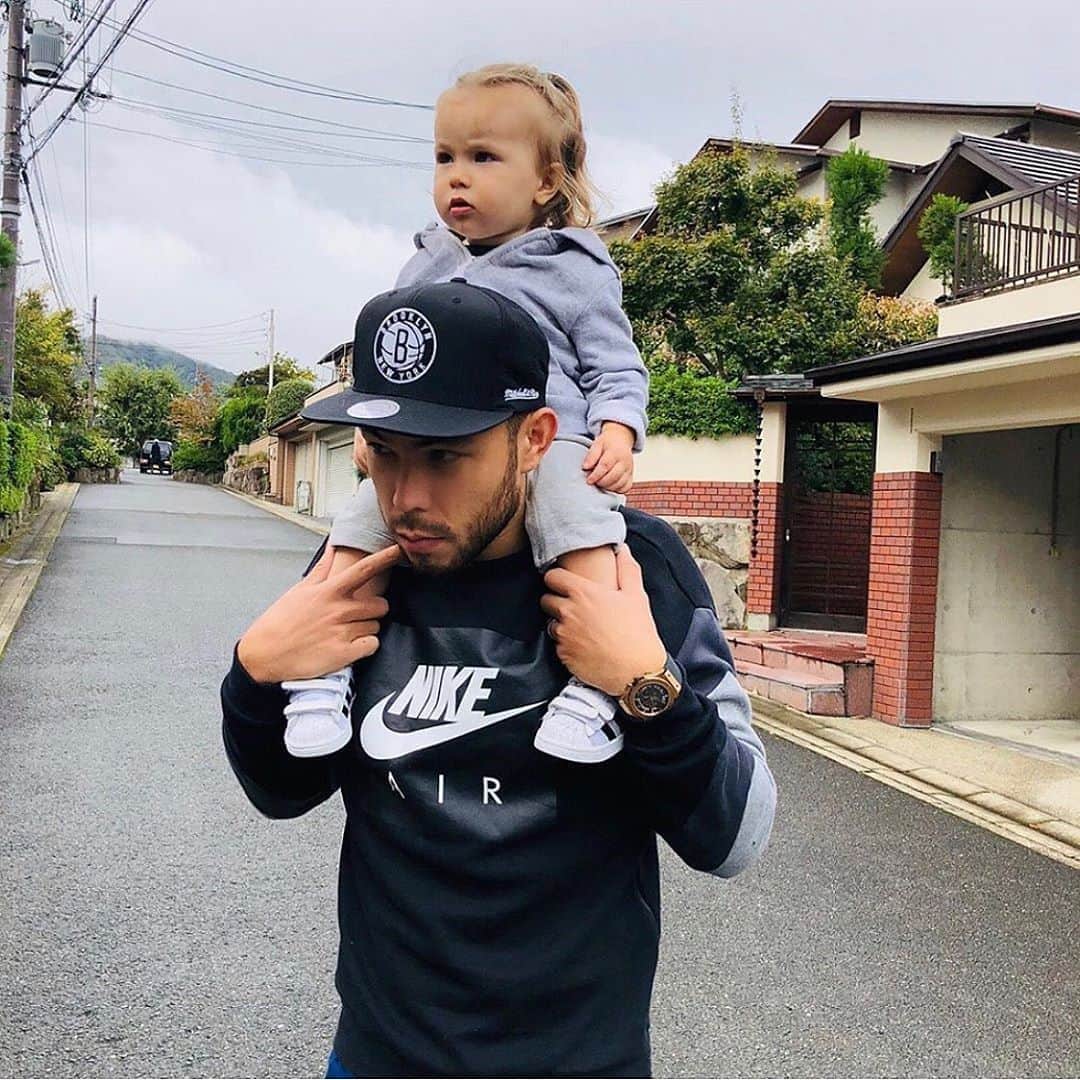 ヴィンセント・ケインのインスタグラム：「Happy birthday Noa. I will always lend you my shoulder for you to reach higher ❤️ wish i was with you today 🥺😘 proud of you.」