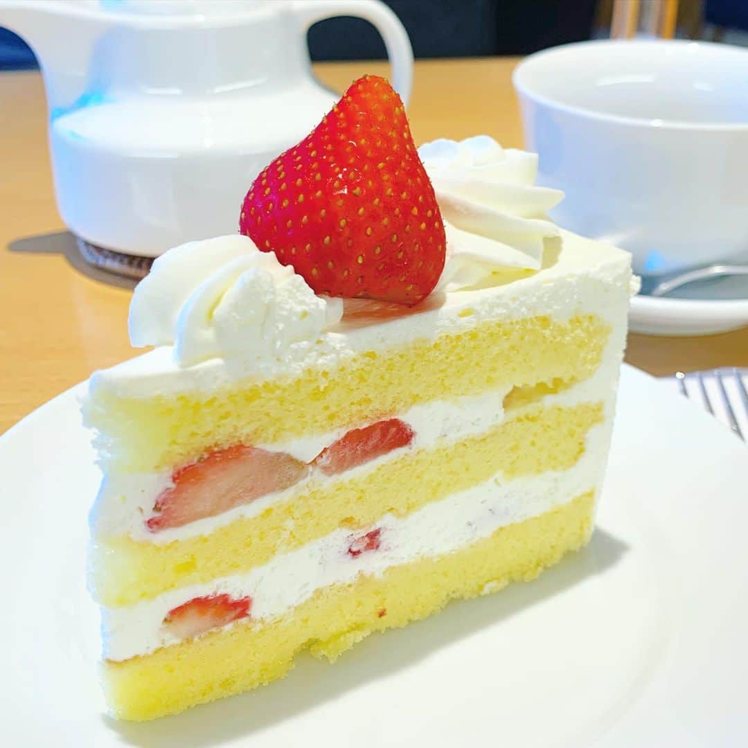 結城さなえさんのインスタグラム写真 - (結城さなえInstagram)「むふふ🍰🤤 #ショートケーキ #いつかの #ご褒美 #見て妄想 #スイーツ #いちご #cake  #goodfood」6月20日 17時37分 - yuukisanae