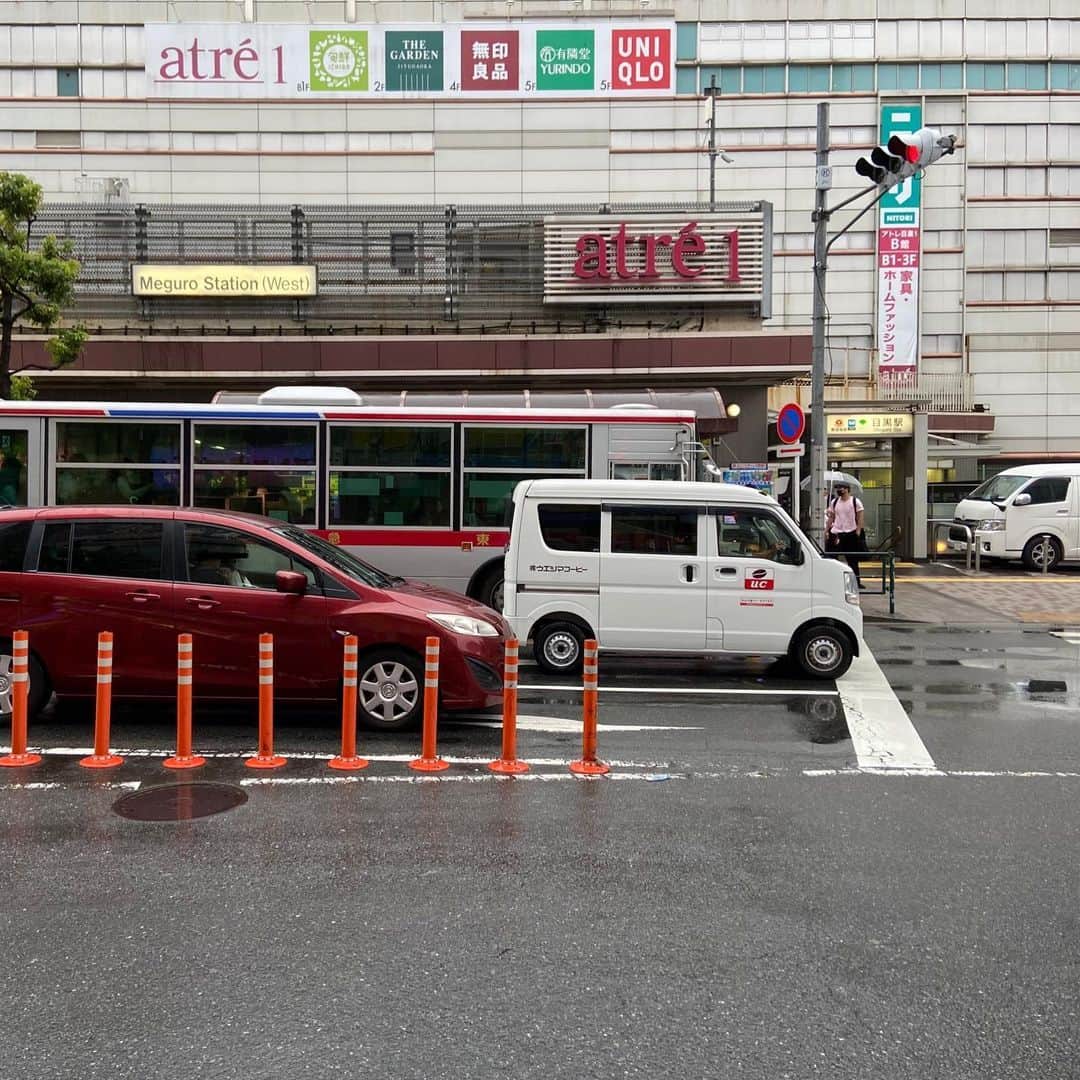 篠宮暁さんのインスタグラム写真 - (篠宮暁Instagram)「#雨の目黒駅　 #雨宿りしなきゃ  #どこかいいとこないかな」6月20日 17時39分 - shinomiyaakira