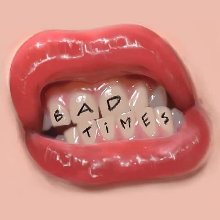 ラファティ・ロウのインスタグラム：「BAD TIMES」