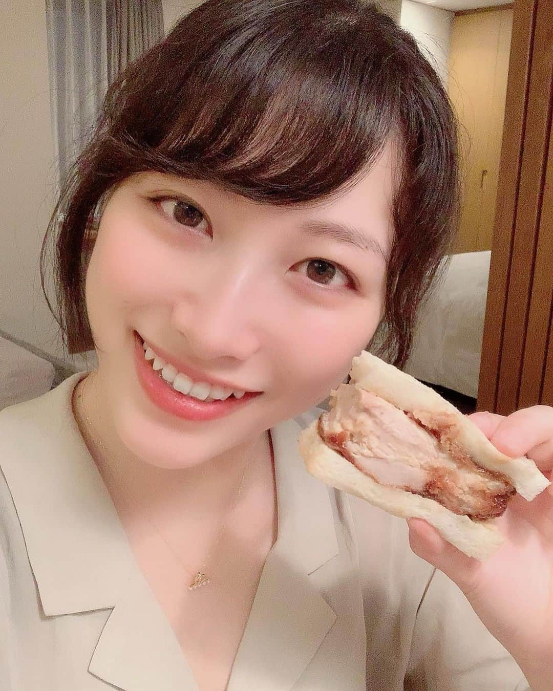 春原未来さんのインスタグラム写真 - (春原未来Instagram)「#念願の #おうちでjulia  #販売開始 時からずっと気になってて,やっと買いに行けました！ #お誕生日おめでとう のプレートにも対応していただいて感謝☺️無事お祝いできました！ 重たいかもと思って悩んでた #照り焼きチキン #カツサンド はペロリと食べられたよ😆💕もうすぐ終了しちゃうから,皆さんもお早めに！ @restaurant_julia . #restaurantjulia in #gaienmae .  I brought home a #newyorkcheesecake and a #teriyakichicken #cutletsandwich . She also gave us a #happybirthday plate . It was #delicious . #thankusomuch」6月20日 17時46分 - sunohara_miki