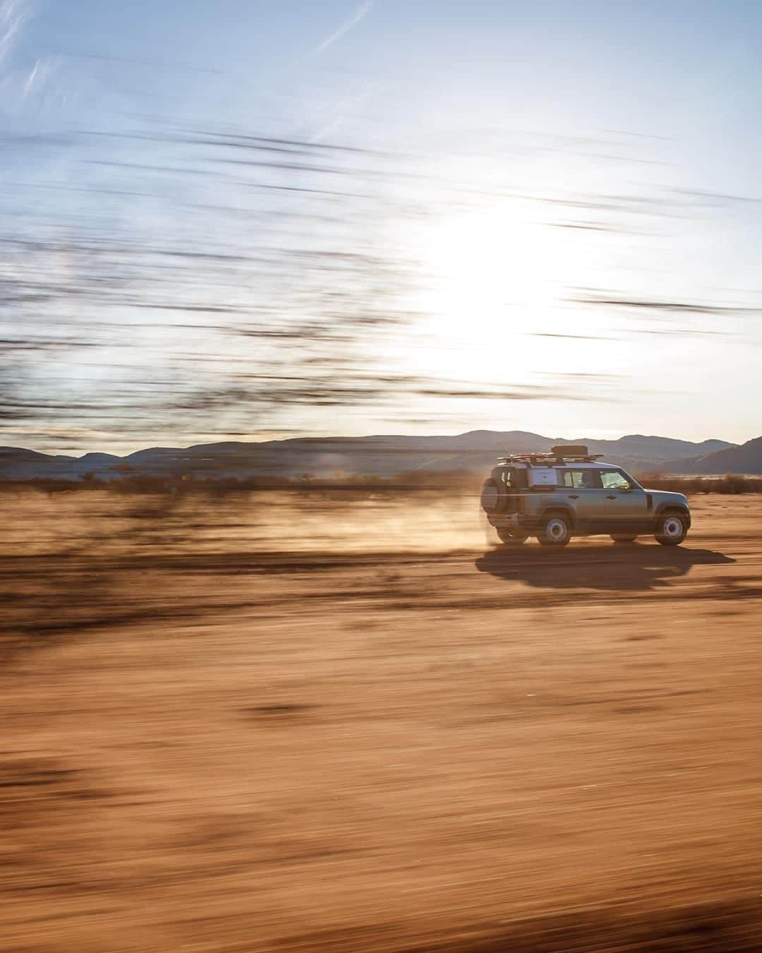 Land Roverさんのインスタグラム写真 - (Land RoverInstagram)「Dreaming of future adventures? You can now book a Land Rover Adventure Travel holiday in Namibia and experience a more thrilling form of ‘distancing’. Tap the link in our bio to plan your next adventure. #LandRoverExperience #AdventureTravel #LandRover #Defender #AdventureCalling」6月20日 18時00分 - landrover