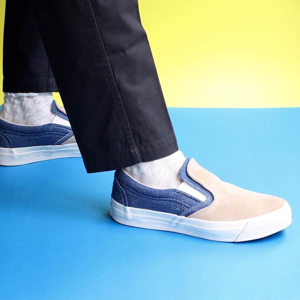 アールエフダブリューさんのインスタグラム写真 - (アールエフダブリューInstagram)「【RFW 2020SS】  NAAN FOLIO CMBR -Navy×Beige-  Price:¥13,000+TAX  2020年春夏新作コレクションから、 シャンブレー生地を使用したコレクションが新登場。 アッパーに使用したシャンブレー素材は 通気性や手触りが良が良く、春夏の足元にも◎ 全国の取扱店、RPM、ONLINE SHOPにて 販売中です。  New from 2020 spring summer collection, Meet our new chambray series. Made from chambray fabric. Soft touch with excellent breathability. Simple yet unique design with suede base combination. Selling at Nationwide dealer shop, RPM, ONLINE SHOP. Check out our link below for more information.  www.rfwtokyo.com @rfwtokyo  ONLINE SHOP http://www.rhythmtokyo.com/shopdetail/000000000944/002/O/page1/recommend/  #rfw #rfwtokyo #rhythmfootwear #sneaker #sneakers #kicks #instashoes #instakicks #sneakerhead #sneakerheads #nicekicks #sneakerfreak #kickstagram #2020ss #spring #summer #renewal #20th #anniversary #tokyo #rpm #rhythmprimarymarket #chambray #denim #beige #suede #navy #new」6月20日 18時02分 - rfwtokyo