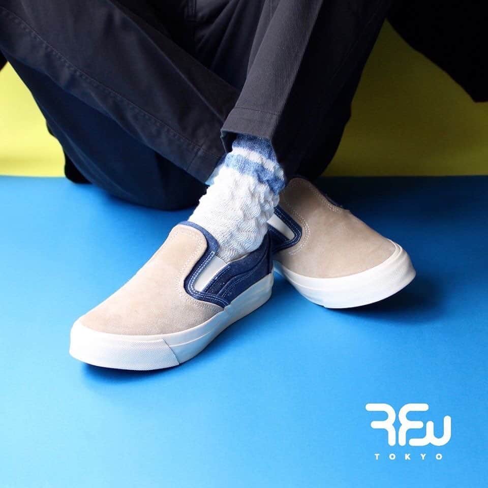 アールエフダブリューさんのインスタグラム写真 - (アールエフダブリューInstagram)「【RFW 2020SS】  NAAN FOLIO CMBR -Navy×Beige-  Price:¥13,000+TAX  2020年春夏新作コレクションから、 シャンブレー生地を使用したコレクションが新登場。 アッパーに使用したシャンブレー素材は 通気性や手触りが良が良く、春夏の足元にも◎ 全国の取扱店、RPM、ONLINE SHOPにて 販売中です。  New from 2020 spring summer collection, Meet our new chambray series. Made from chambray fabric. Soft touch with excellent breathability. Simple yet unique design with suede base combination. Selling at Nationwide dealer shop, RPM, ONLINE SHOP. Check out our link below for more information.  www.rfwtokyo.com @rfwtokyo  ONLINE SHOP http://www.rhythmtokyo.com/shopdetail/000000000944/002/O/page1/recommend/  #rfw #rfwtokyo #rhythmfootwear #sneaker #sneakers #kicks #instashoes #instakicks #sneakerhead #sneakerheads #nicekicks #sneakerfreak #kickstagram #2020ss #spring #summer #renewal #20th #anniversary #tokyo #rpm #rhythmprimarymarket #chambray #denim #beige #suede #navy #new」6月20日 18時02分 - rfwtokyo
