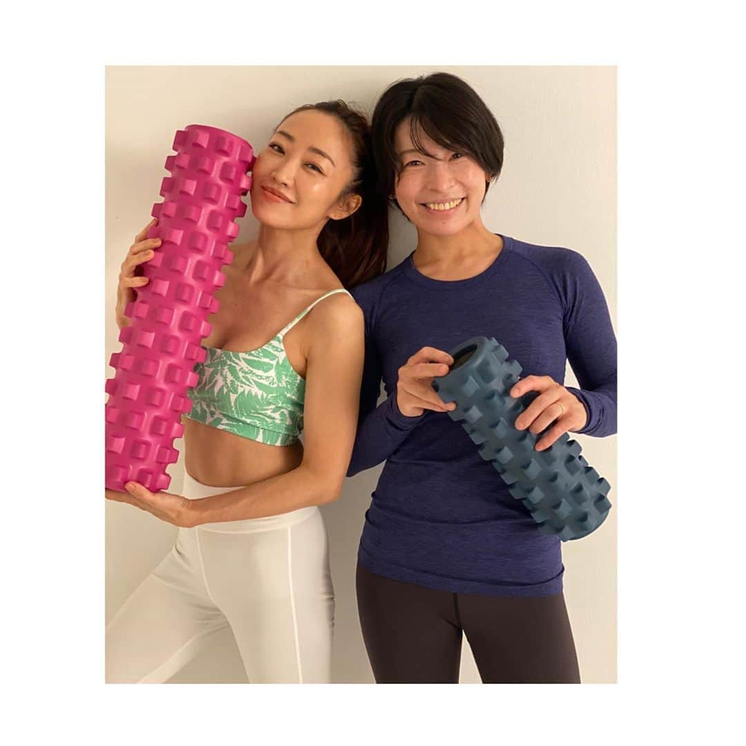 FitnessPlanner 星野由香さんのインスタグラム写真 - (FitnessPlanner 星野由香Instagram)「先日は@megumi_kanzaki さんのボディ撮影でした。 まだまだ進化を続ける恵さんのbody✨ 運動が習慣化され、できるエクササイズが増えたと同時にレベルUPしていかれるからこそ、さらなる難易度のあるエクササイズ提案もしています。 pilatesは、ティア1から5までレベルがあります。本当に数多く種類多くエクササイズを残してくださったピラティス氏の生み出したものから力学の観点からお客様のできたを伝えること、関節可動域を見極めて動きやすい身体を作ってからエクササイズをすること。  それをいかに楽しく、お客様ができた！と思えるようにアプローチしてゆくか。trainerという仕事は本当に面白いです。 そう思わせてくださるのも目の前でどんどん進化を見せてくださるお客様たちのおかげです✨  恵さんが現在チャレンジ中のエクササイズはアラベスクです✨  #pilates」6月20日 18時05分 - yuka.hoshino222